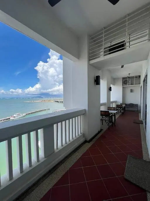 2Bedroom Seaview @ Straits Quay Bagan Jermal Апартаменты